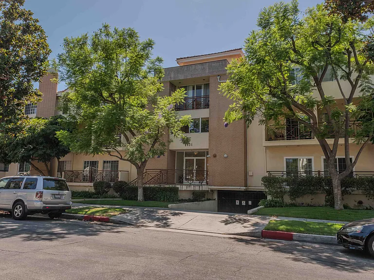 1131 Campbell St #211 — Photo 2