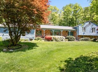 35 Peck Hill Rd, Woodbridge, CT 06525
