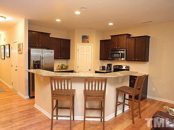 3rd image of 407 Starkey St