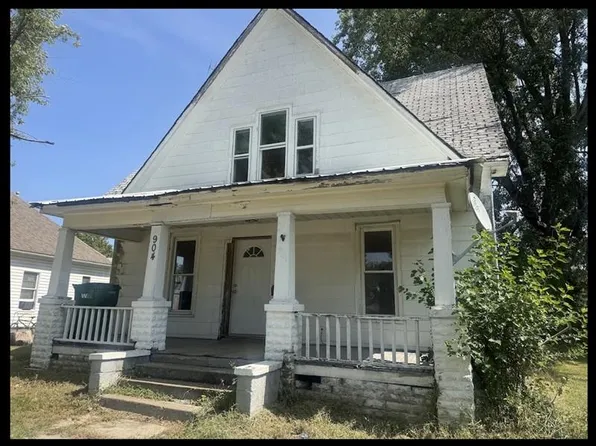 904 N Rollins St, Macon, MO 63552