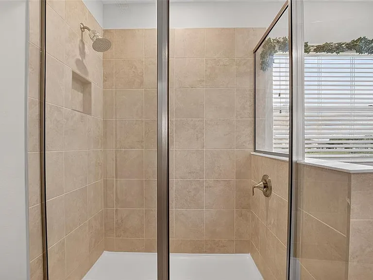 2546 Warren Acres Blvd — Photo 43