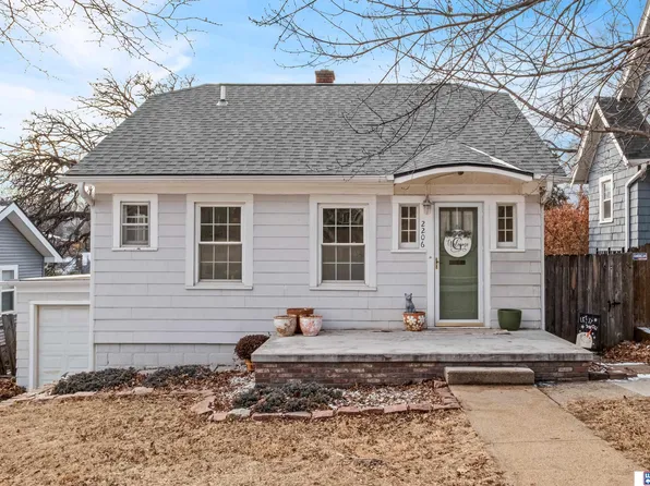 2206 N 51st St, Omaha, NE 68104
