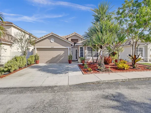 16473 NW 21st St, Pembroke Pines, FL 33028