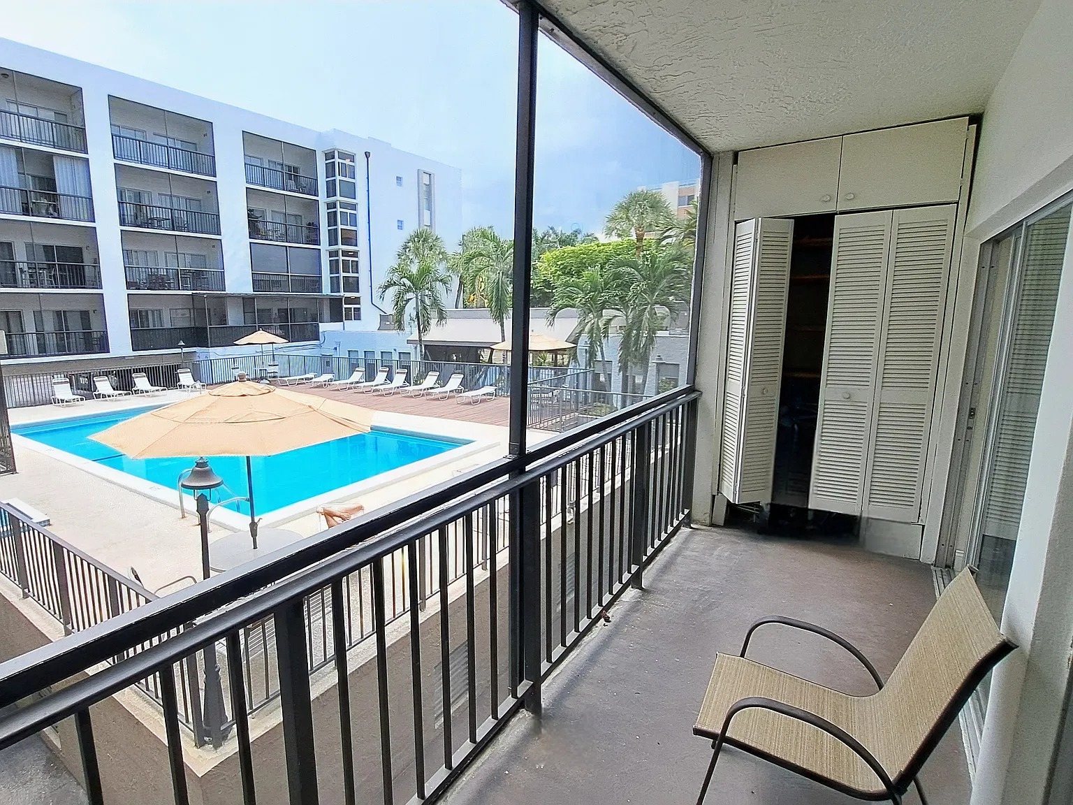 2 bed, 950 sqft, $2,300 — Photo 3