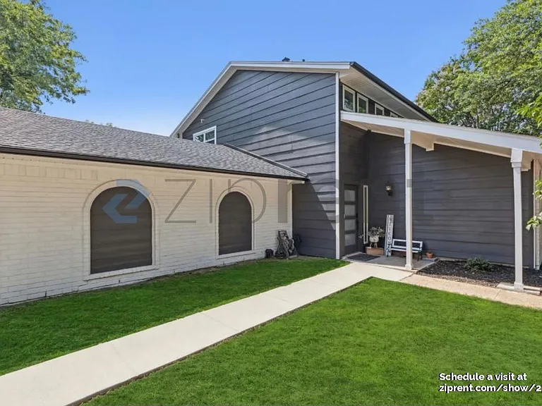127 Hardwicke Ln — Photo 3