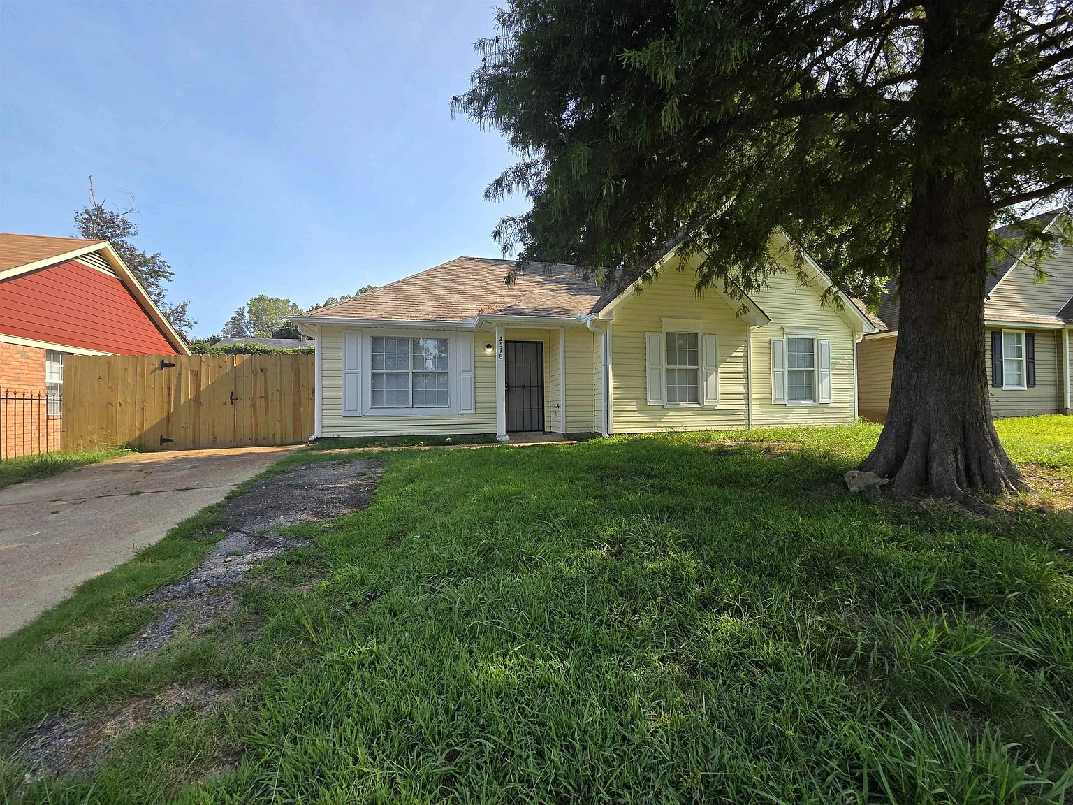 3 bed, 2.0 bath, 1390 sqft, $1,300 — Photo 1