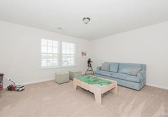 4th image of 10391 Hillsborough St NW