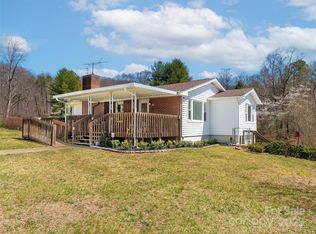 17 High Top Ridge Ln, Candler, NC 28715