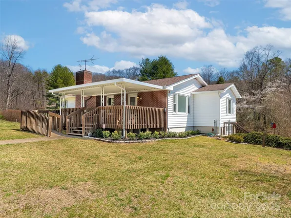 17 High Top Ridge Ln, Candler, NC 28715