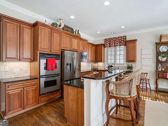 5th image of 194 Waterfront Park Ln