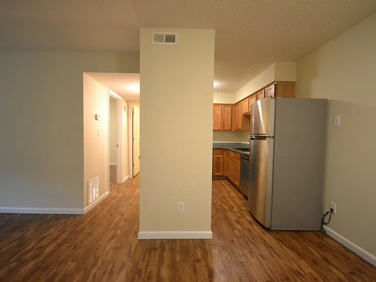 406 Judy St — Photo 1