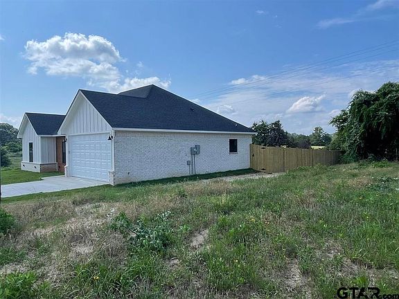 5th image of 450 Lake Rd