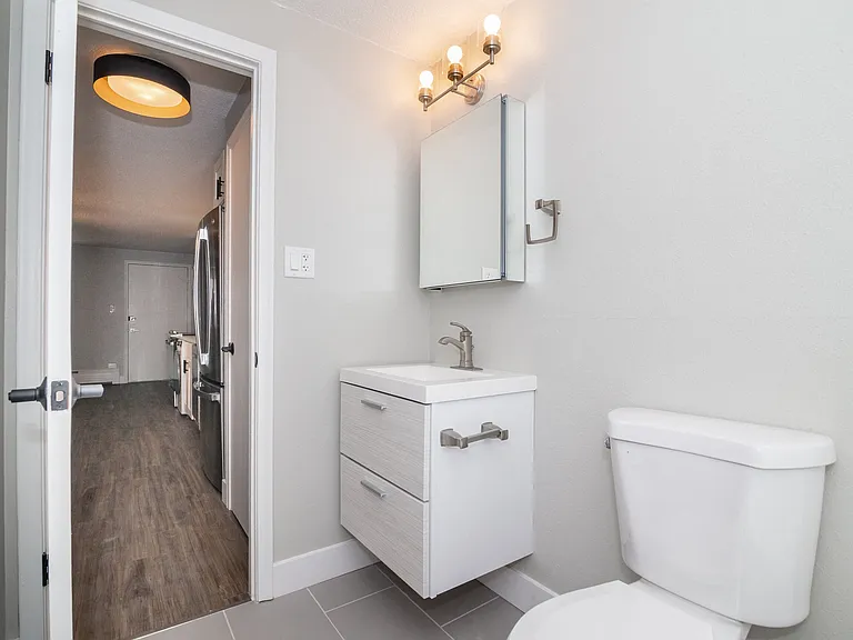 758 Clarkson — Photo 17