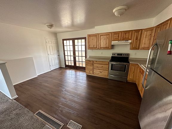 2nd image of 385 W 300th St N #1