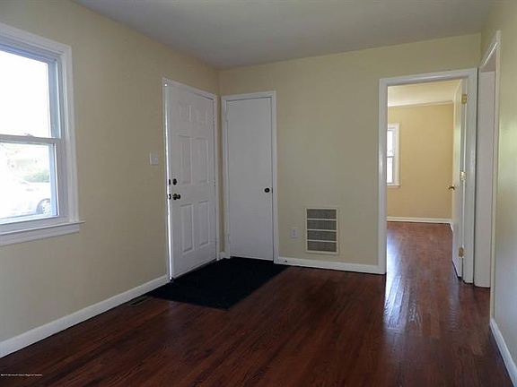 2nd image of 338 Beachwood Blvd