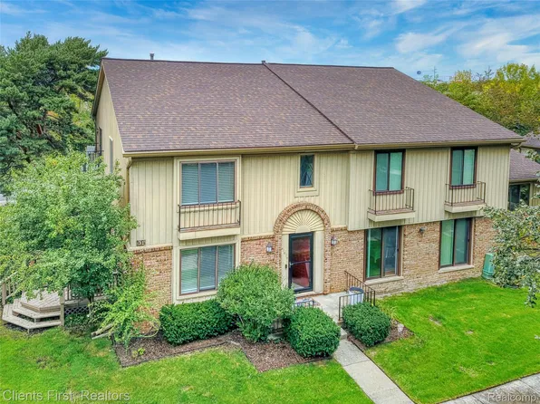 41626 Bedford Dr, Canton, MI 48187
