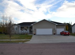 1509 Pinehurst Ave, Mitchell, SD 57301