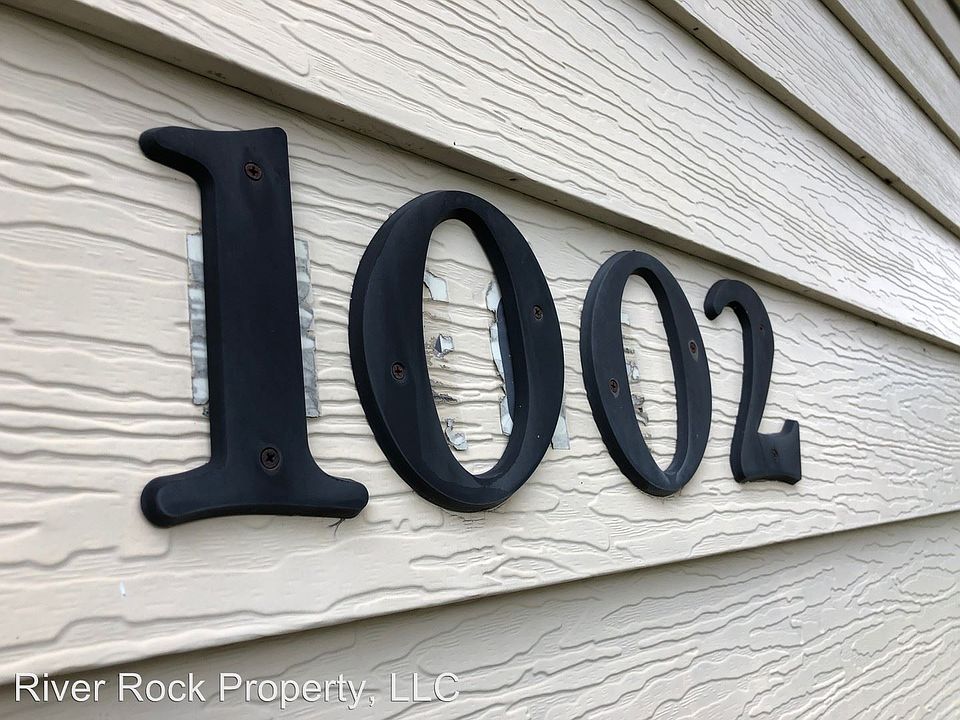 1st image of 1002 18 1/2 St S APT 3