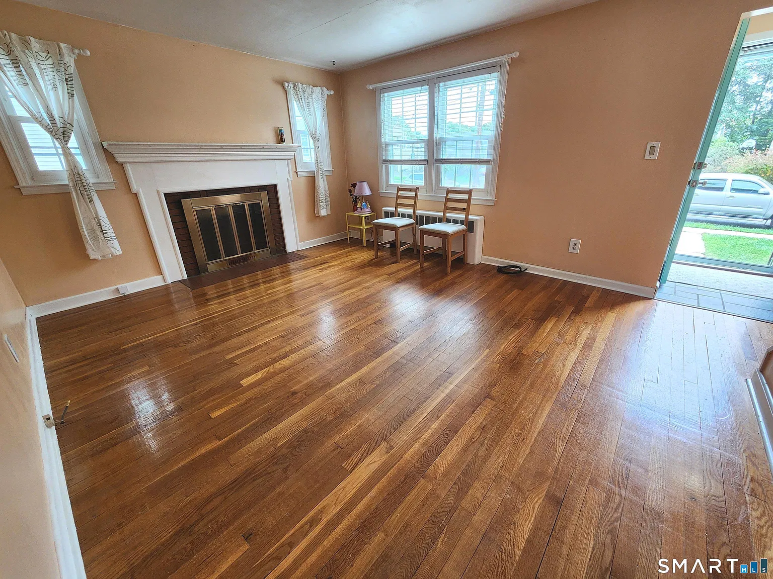 3 bed, 1255 sqft, $2,300 — Photo 4