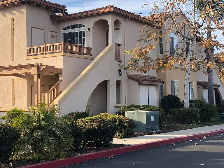 610 Sunrise Dr #6D — Photo 1