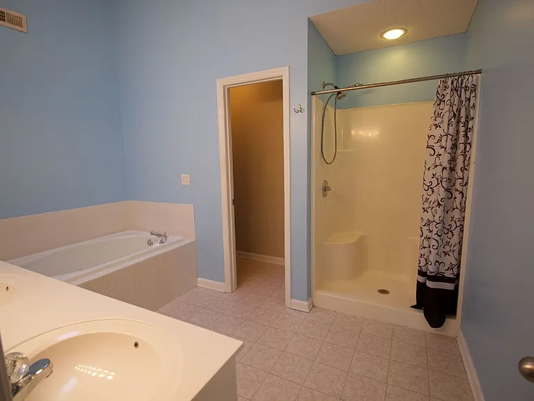 120 Breezewood Dr — Photo 27