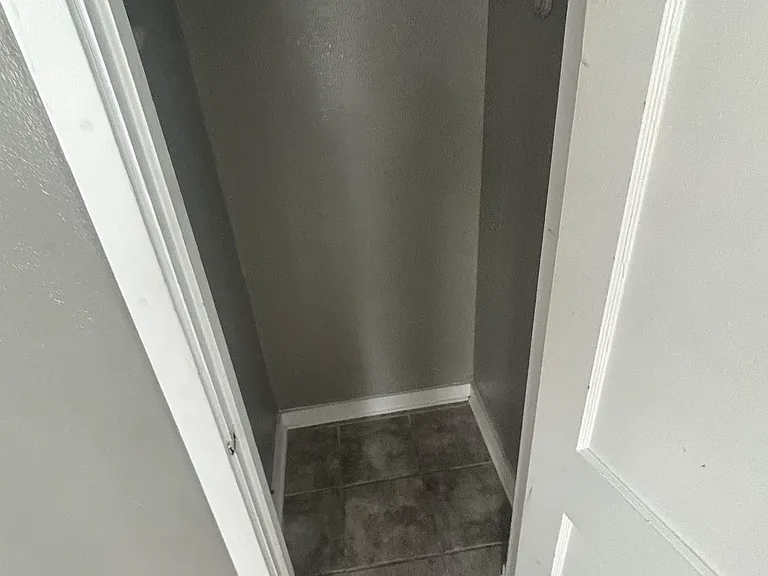 710 Sutton Dr — Photo 3