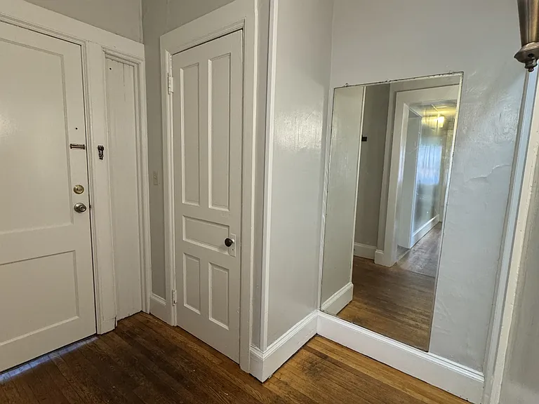 614 University Ave — Photo 16