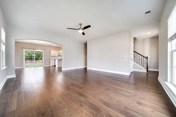 1398 Wentworth Dr — Photo 6