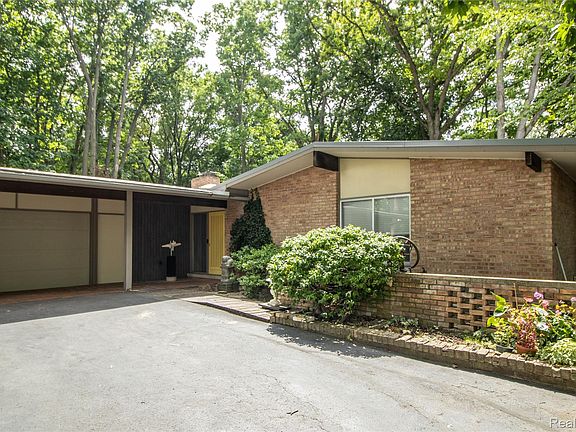 2nd image of 9302 Green Tree Dr