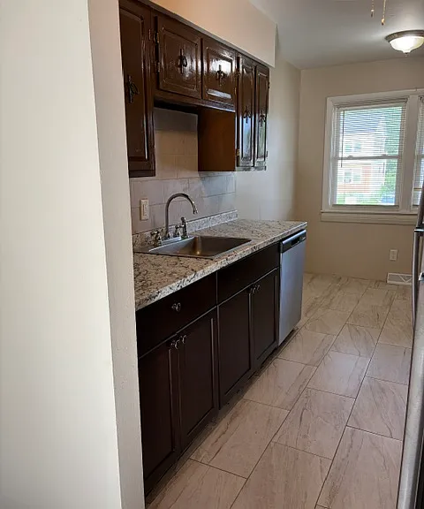 2 Limerick Dr — Photo 4