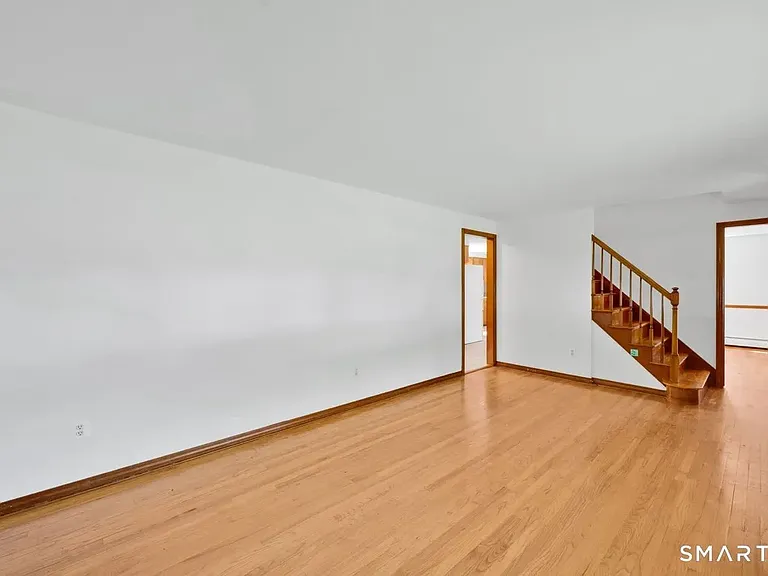 49 Schaffer Dr — Photo 3