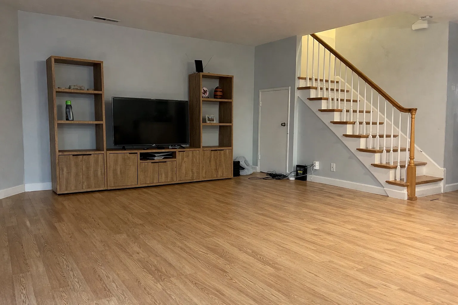 614 McKenzie Ave — Photo 1