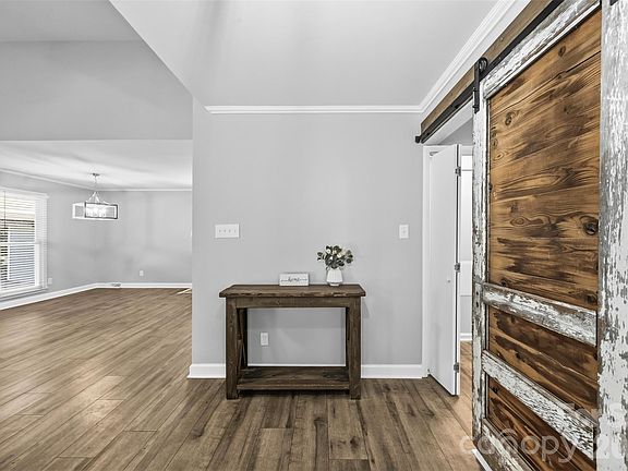 4th image of 4376 Gentry Ln