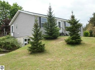 129 W 16th Rd, Mesick, MI 49668