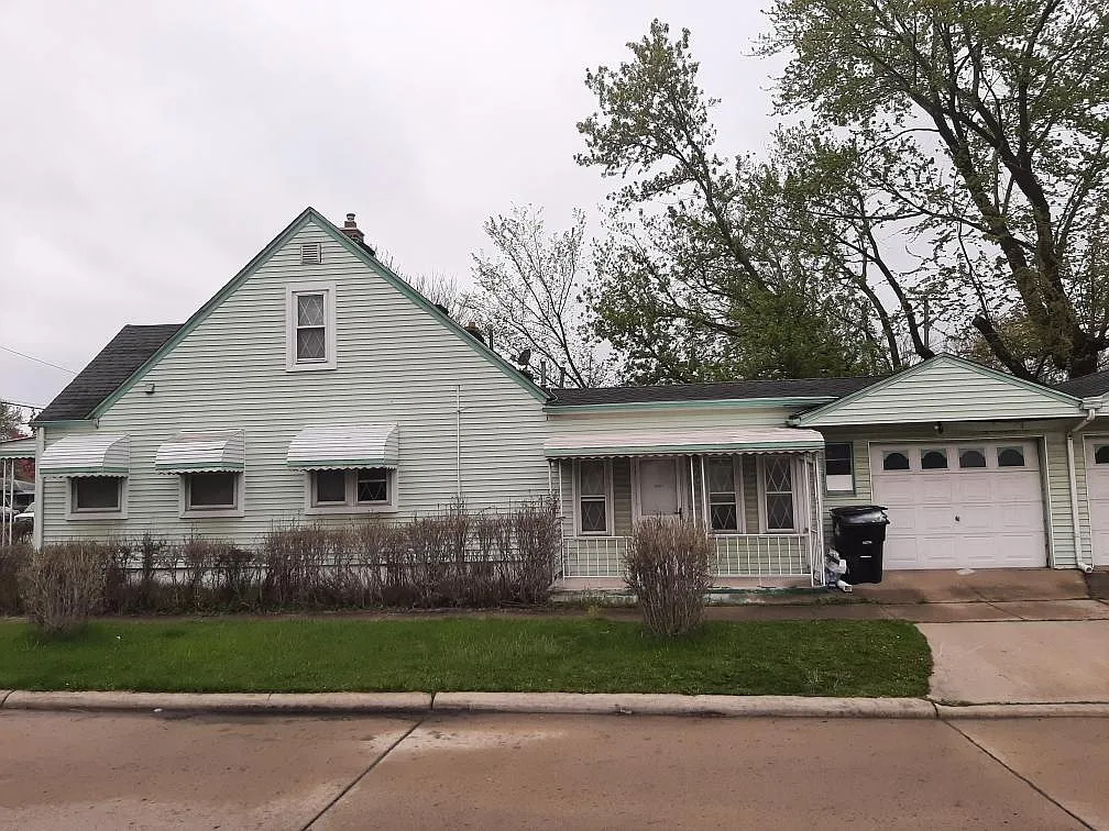3 bed, 873 sqft, $1,300 — Photo 2