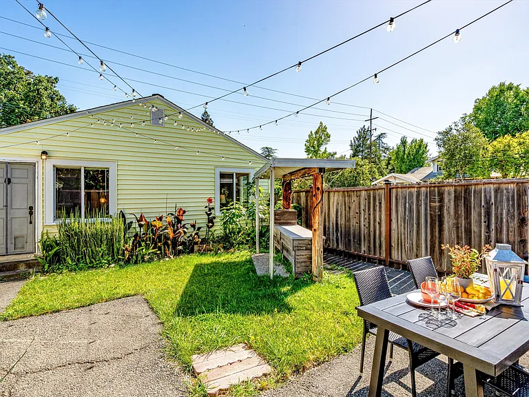 2030 W Lincoln Ave — Photo 35