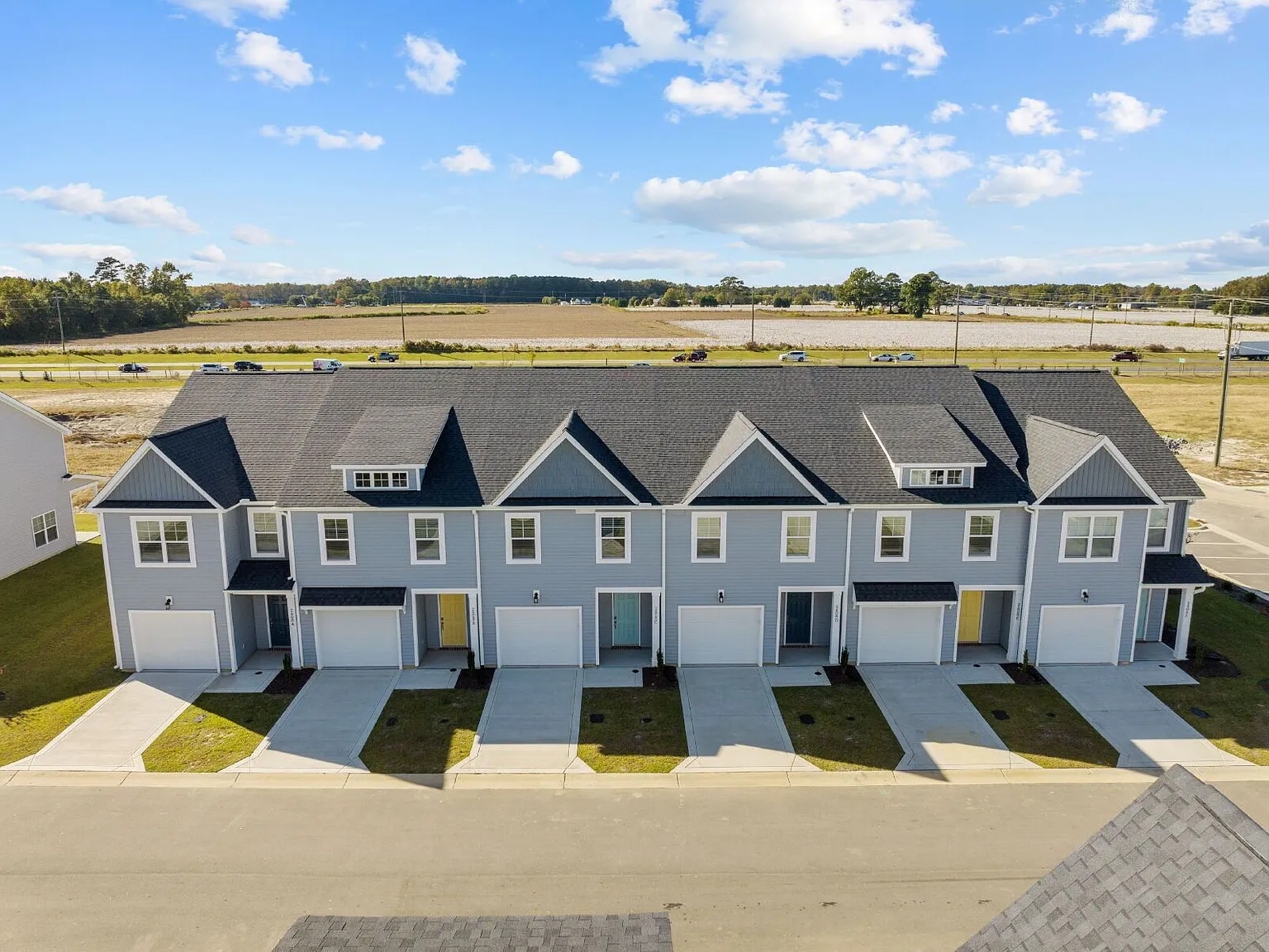 3 bed, 3.0 bath, 1658 sqft, $1,800 — Photo 3