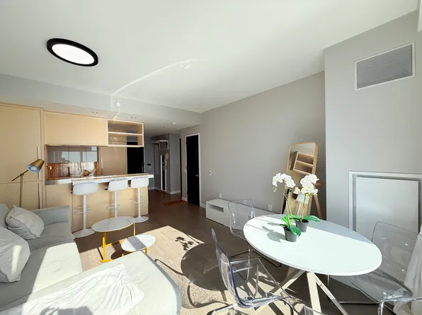 252 South Street image 4 of 14