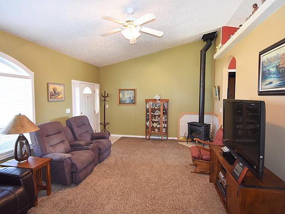 3rd image of 247 E Appaloosa Dr