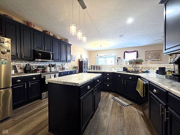 3rd image of 2315 Bainbridge Rd