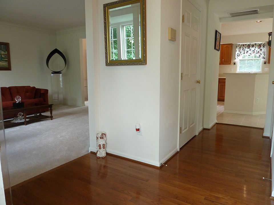 Foyer: Hardwood Floor