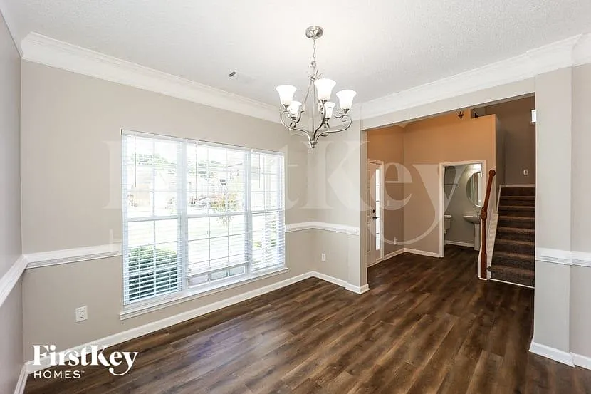 5 bed, 3.5 bath, 2526 sqft, $3,130 — Photo 3
