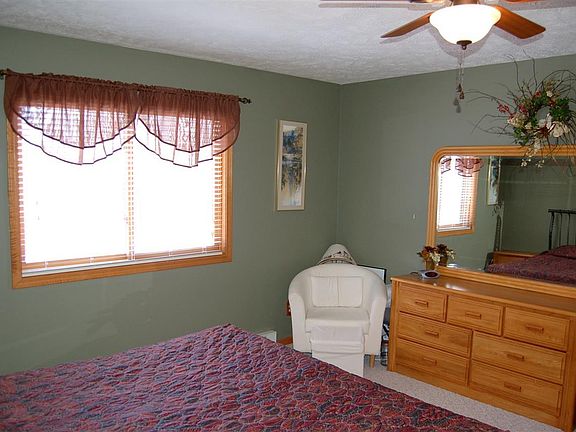 5th image of 743 Maplewood Ln