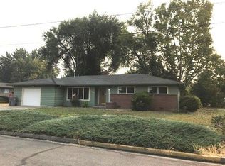 745 SW Greenwood Ave, Grants Pass, OR 97526