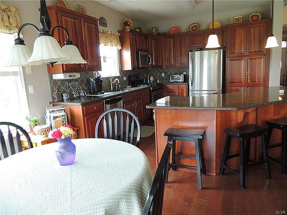 5th image of 41 Edinburgh Dr