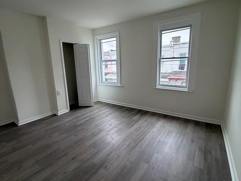 6125 Glenmore Ave #2 — Photo 12