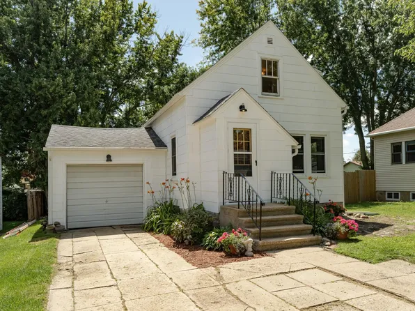 401 4th St SW, Pine Island, MN 55963
