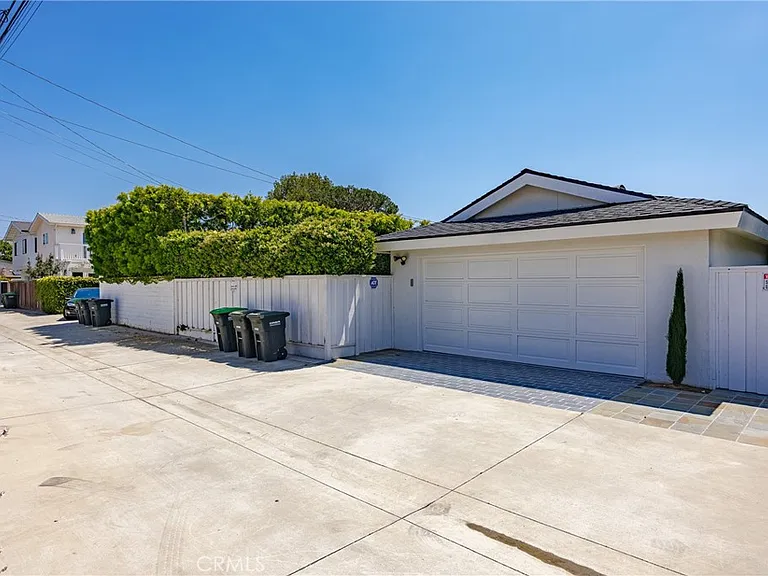 408 Flower St — Photo 35