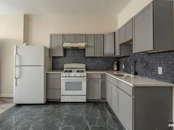 324 14th Ave, Newark, NJ 07103