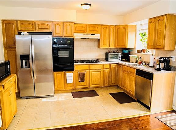 4th image of 2526 Radcliff Ave